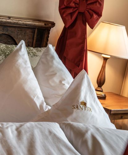 Il letto a baldacchino della Romantik Suite Lodge