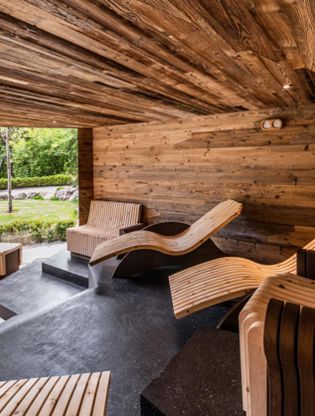 Hotel Santer: well-being  hotel in Toblach with panorama sauna