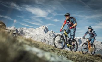 Last Minute Toblach: Dolomiti Superbike - Sport für Ihn & Wellness für Sie