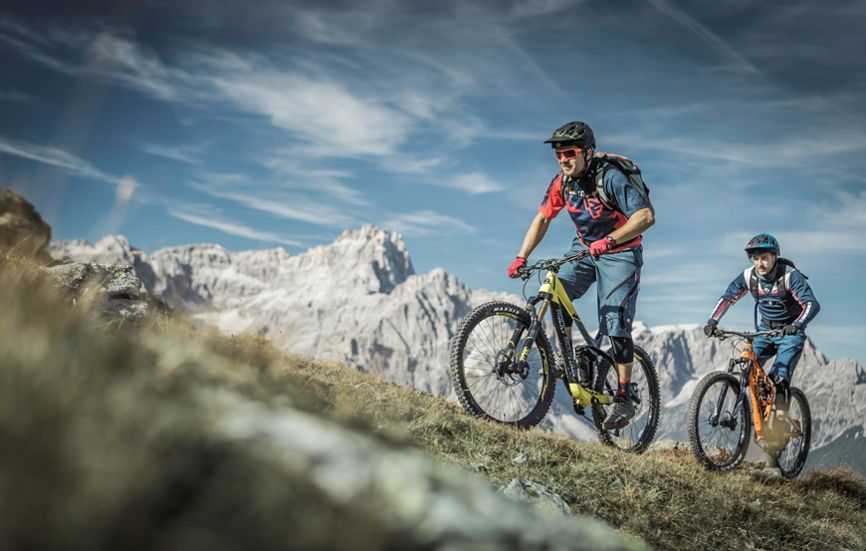 Last Minute Toblach: Dolomiti Superbike - Sport für Ihn & Wellness für Sie