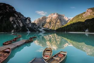 Il maso Gstattlhof dista poco dal Lago di Braies