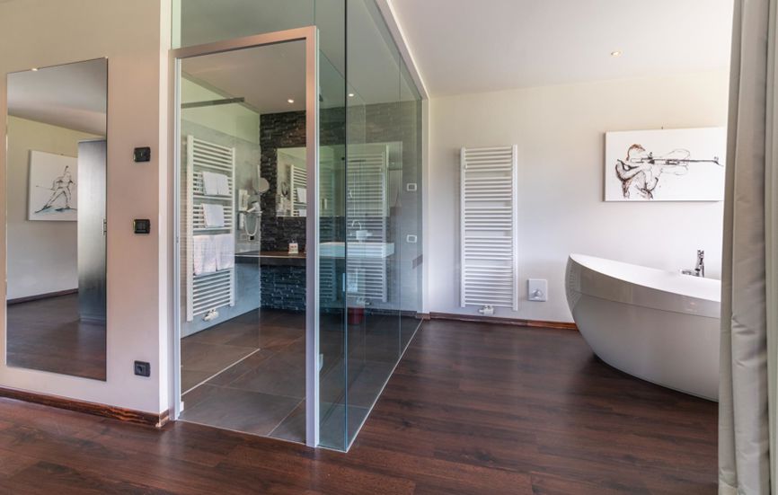 Bathroom with panoramic bathtub - Suite Lodge Nathalie