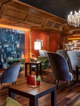 Our spacious and comfy bar - Hotel Santer with restaurant in Toblach