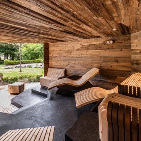 Hotel Santer: well-being  hotel in Toblach with panorama sauna