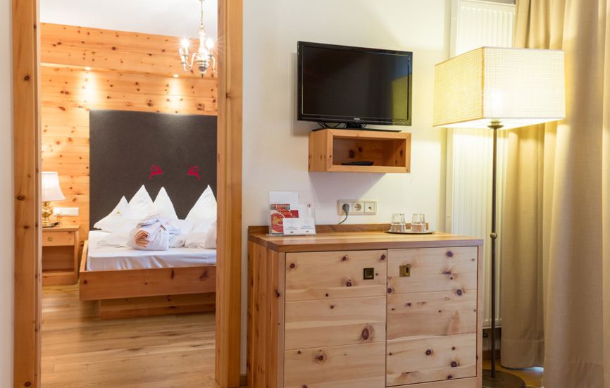 Suite with pine wood in Toblach