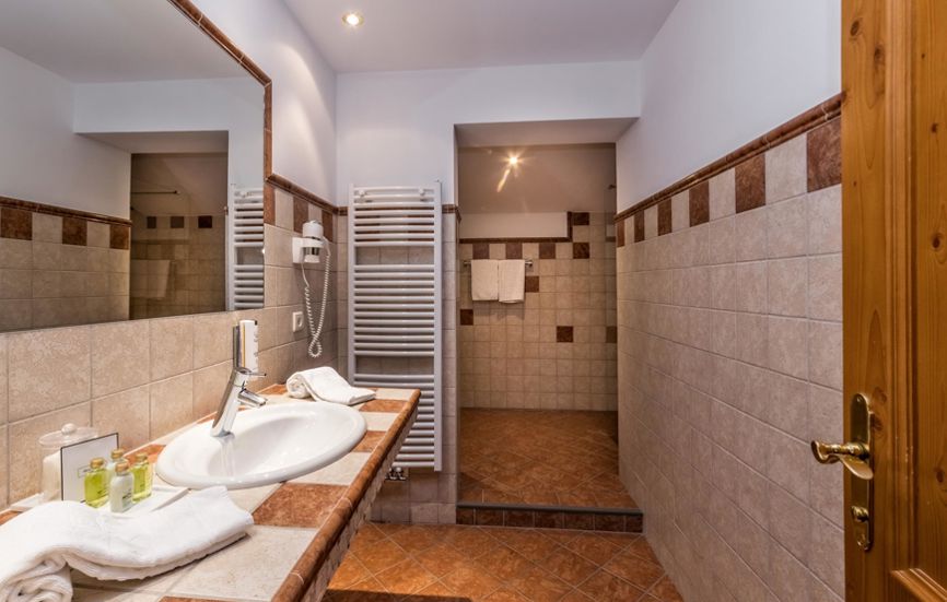 Badezimmer Doppelzimmer zur Einzelnutzung in Toblach