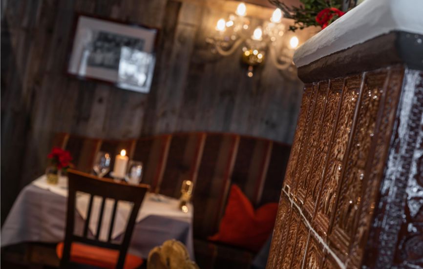 Speisesaal mit Kachelofen