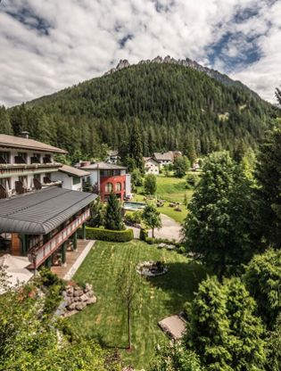 Holidays in Toblach: Hotel Santer